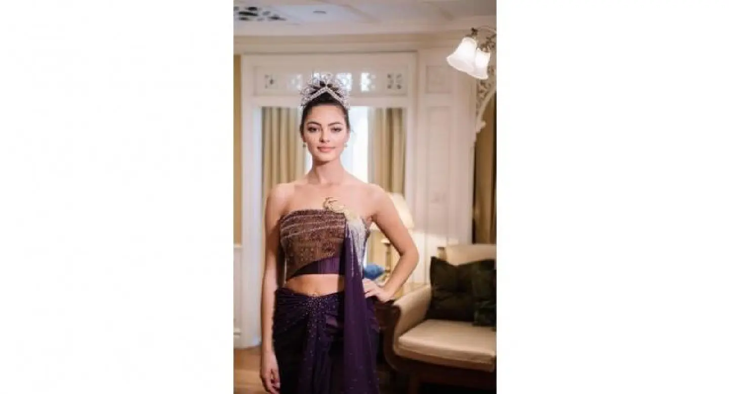 Sensuous in silk Sensuous in silk