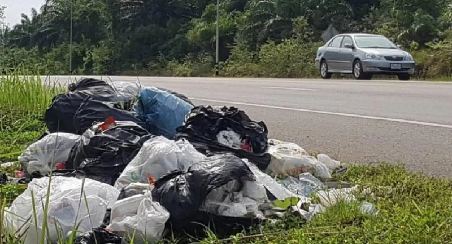 More garbage dumped on roadside in Krabi