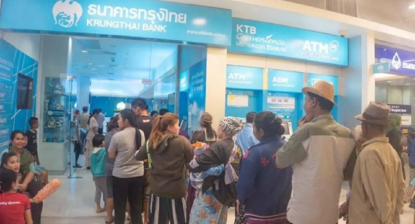 Tempers fray as queues grow long at Krungthai Bank’s ATMs