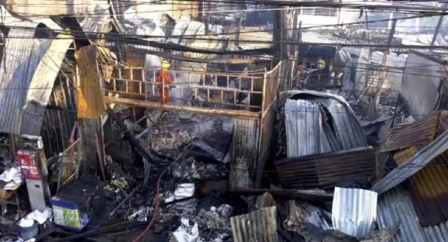 Fire wipes out 13 shophouses in Si Sa Ket Fire wipes out 13 shophouses in Si Sa Ket