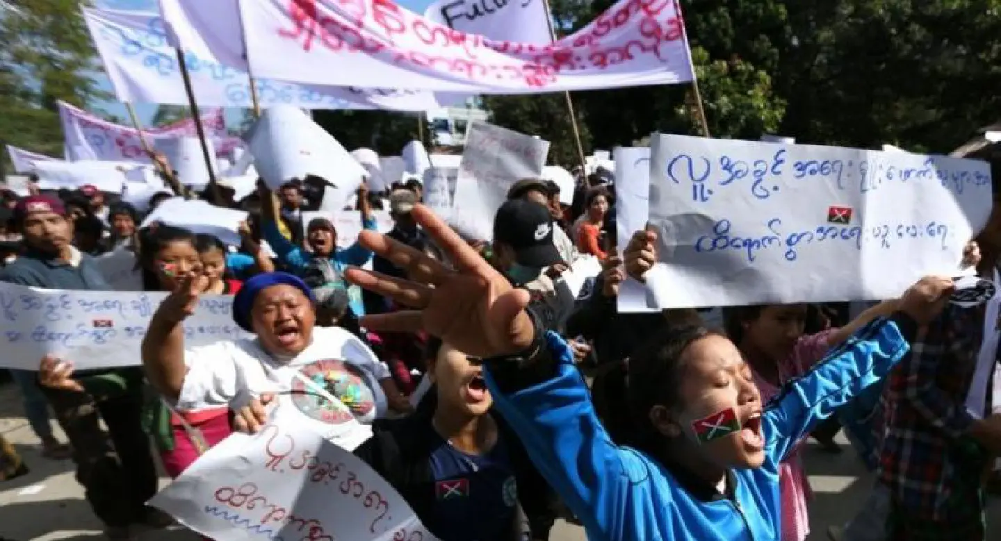 Thousands protest jailing of Myanmar anti-war activists
