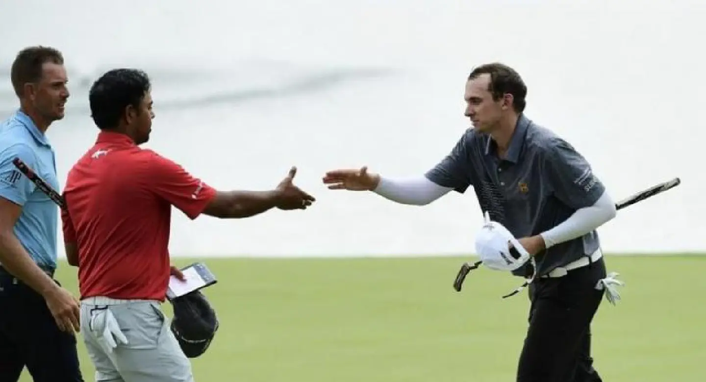 UNFAZED CATLIN SHARES CLUBHOUSE LEAD WITH LEE AT BNI INDONESIAN MASTERS UNFAZED CATLIN SHARES CLUBHOUSE LEAD WITH LEE AT BNI INDONESIAN MASTERS