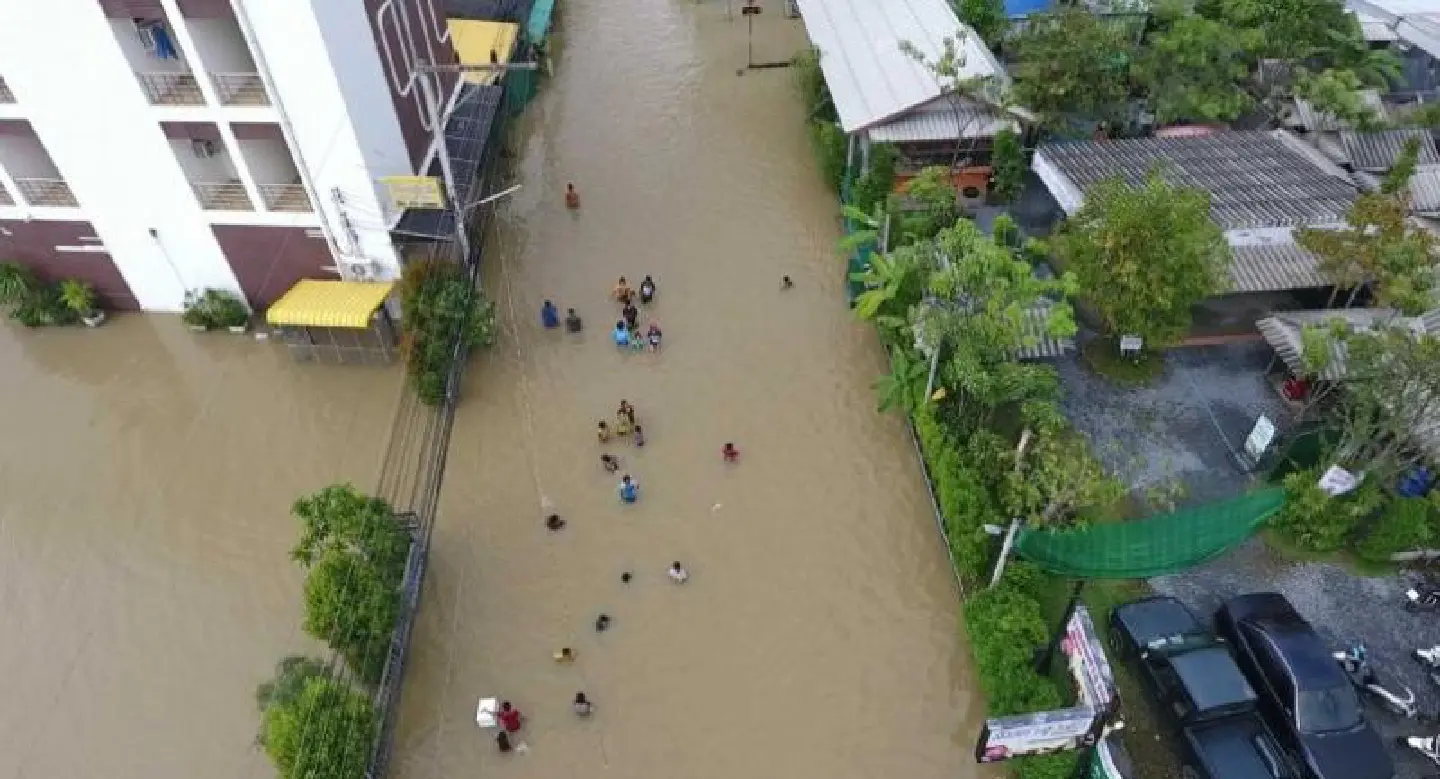 Floods wreak havoc in South, more rain to come Floods wreak havoc in South, more rain to come