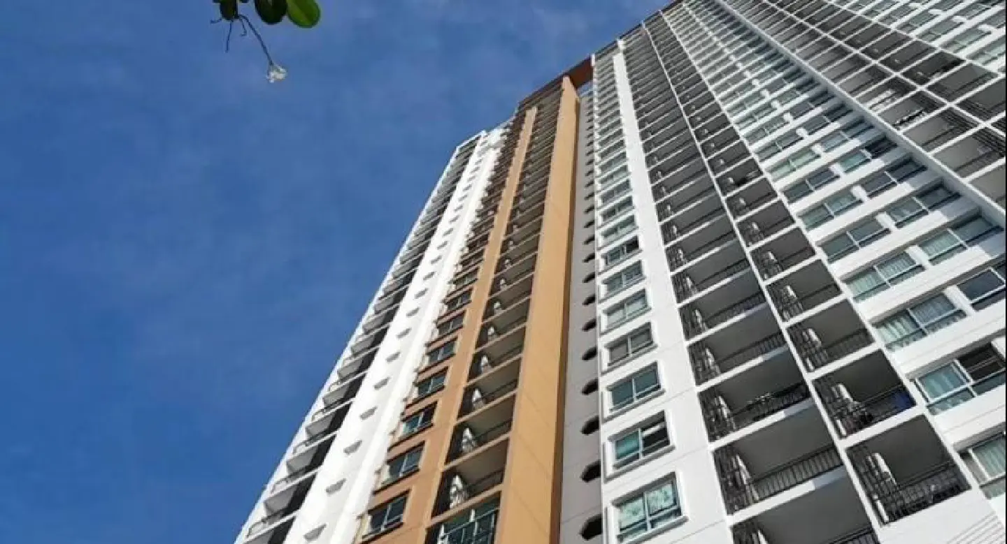 Chiang Mai man jumps to death from condo rooftop Chiang Mai man jumps to death from condo rooftop