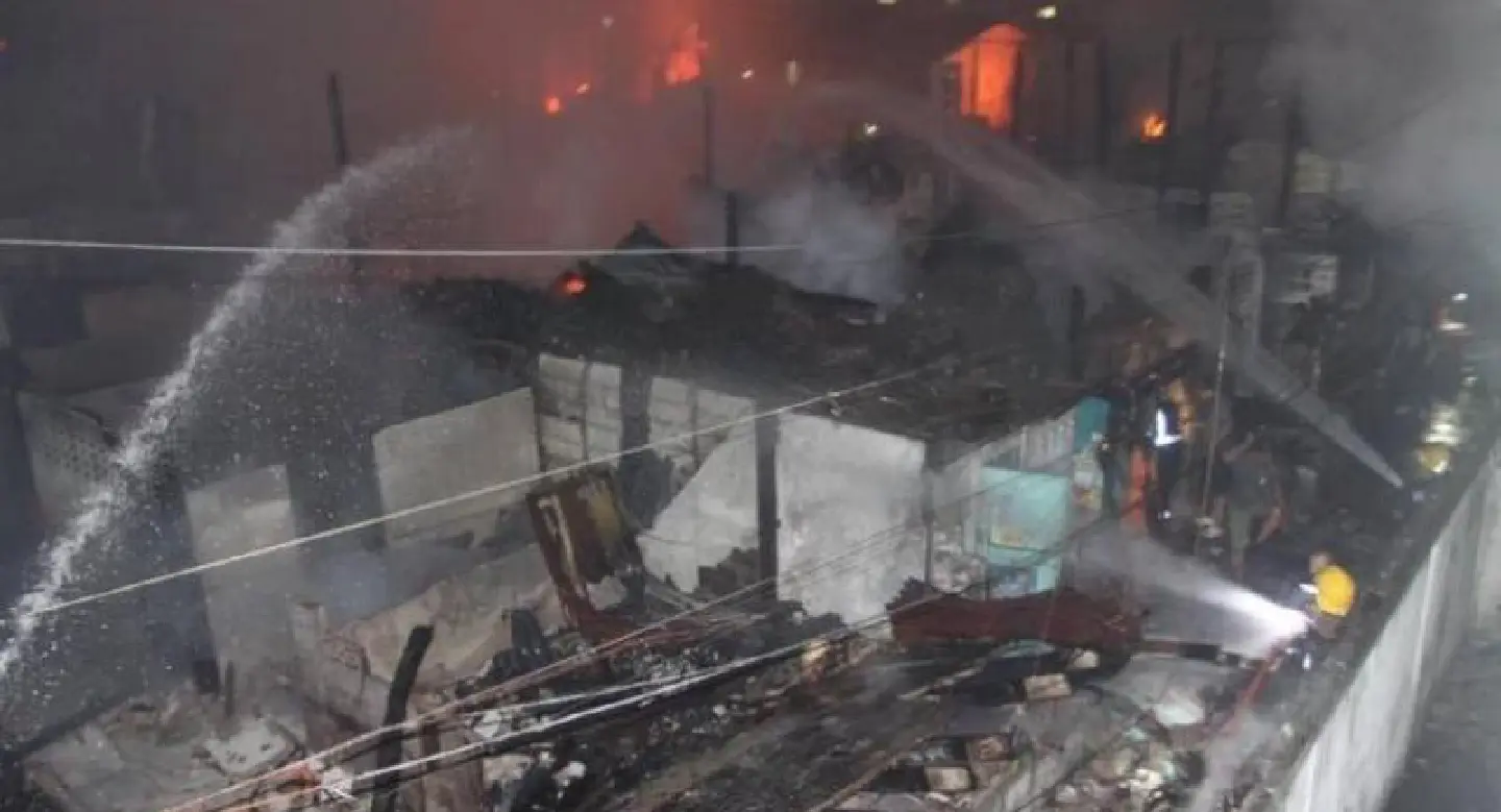Firefighters hospitalised after blaze rips through old Bangkok community Firefighters hospitalised after blaze rips through old Bangkok community