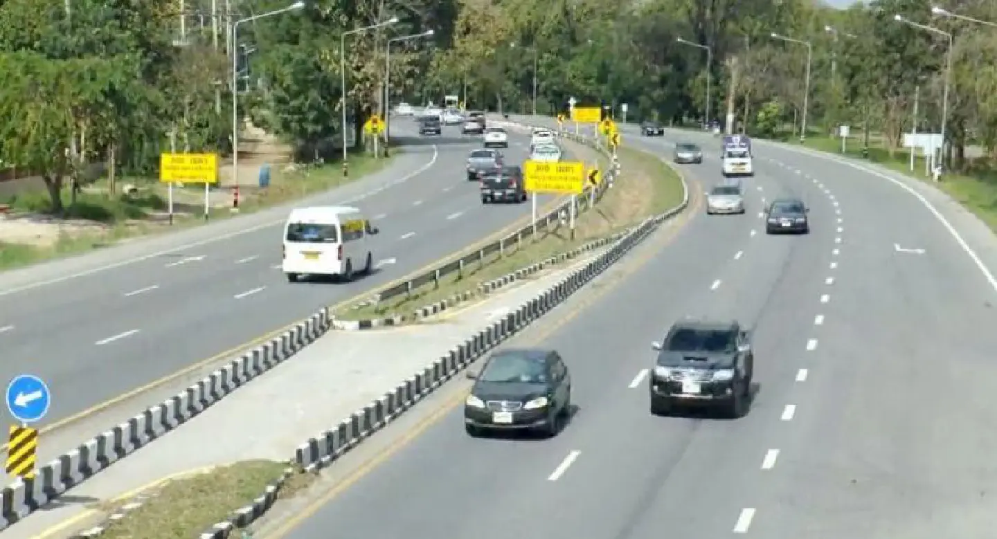 Korat deploying thousands of police to keep holiday traffic rolling Korat deploying thousands of police to keep holiday traffic rolling