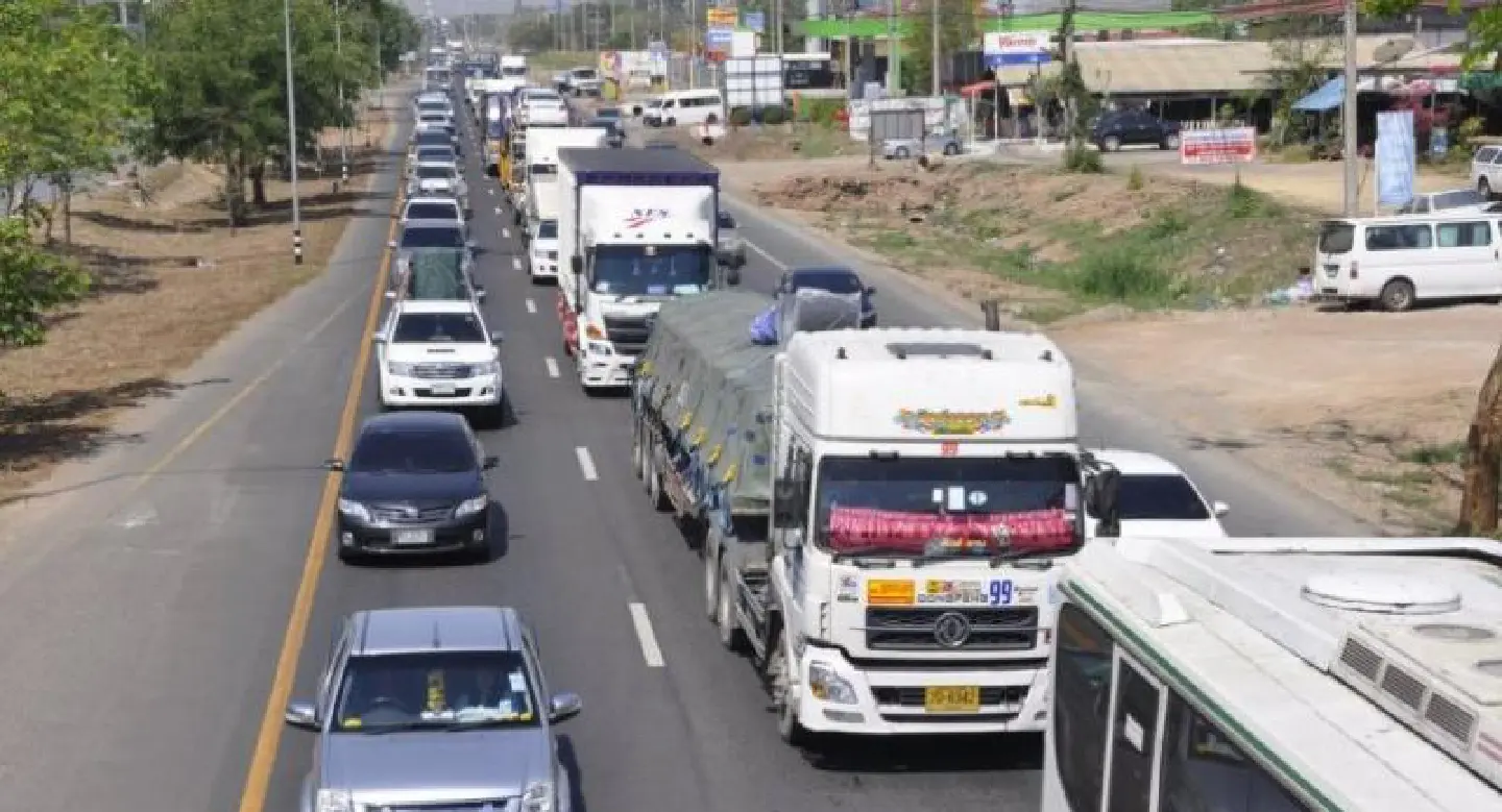 Large trucks banned from major northern, northeastern roads over New Year holidays Large trucks banned from major northern, northeastern roads over New Year holidays