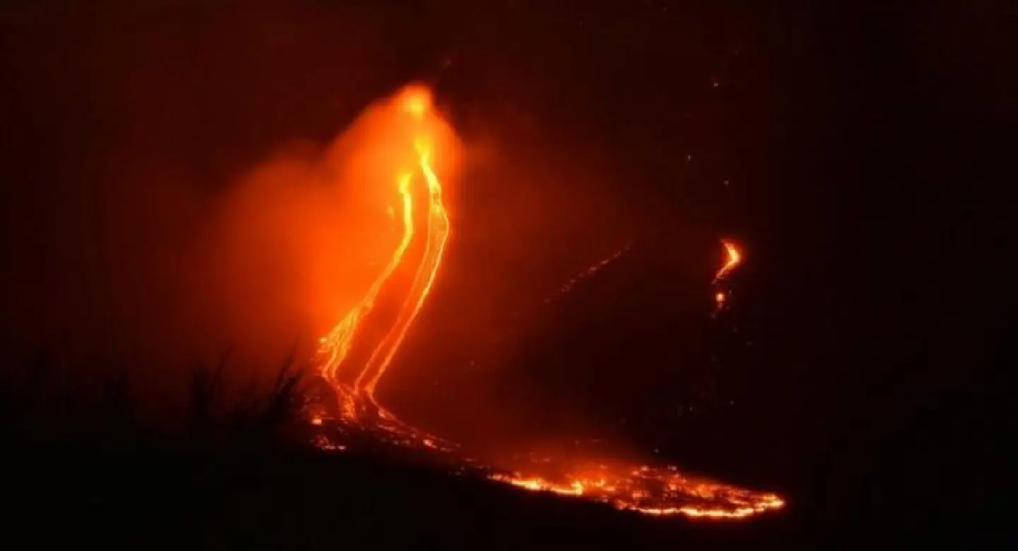Urgent : 4.8 quake hits area near Sicily's Mount Etna Urgent : 4.8 quake hits area near Sicily's Mount Etna