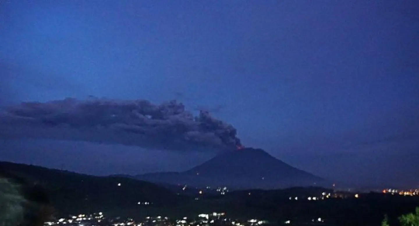 Urgent : Mount Agung erupts again Urgent : Mount Agung erupts again