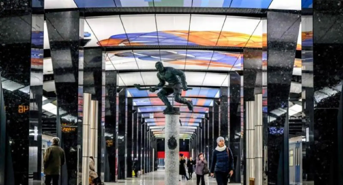  Goodbye Stalin: Moscow metro sheds Soviet look in bold new stations