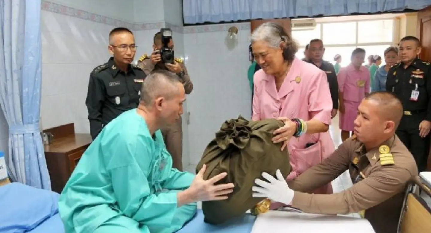 Princess boosts morale of wounded soldiers with New Year’s Day visit to Phramongkutklao Hospital