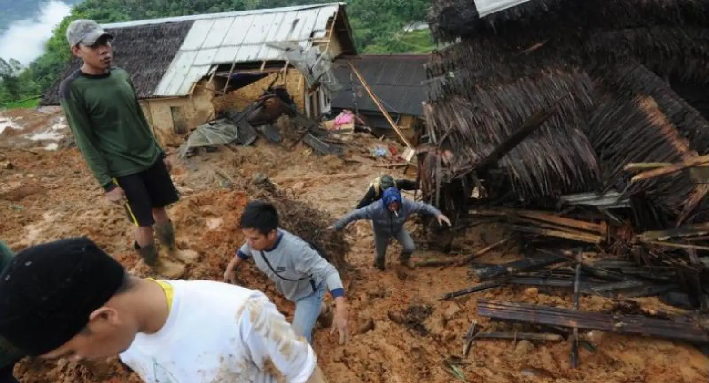 Rescuers search for survivors in deadly Indonesian landslide