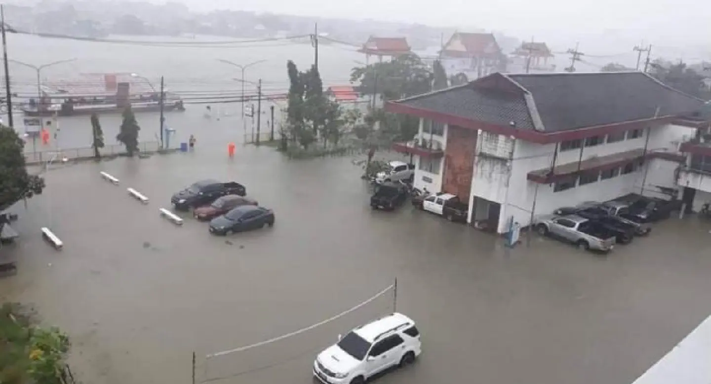 Pabuk storm surge sweeps across Pak Phanang district Pabuk storm surge sweeps across Pak Phanang district