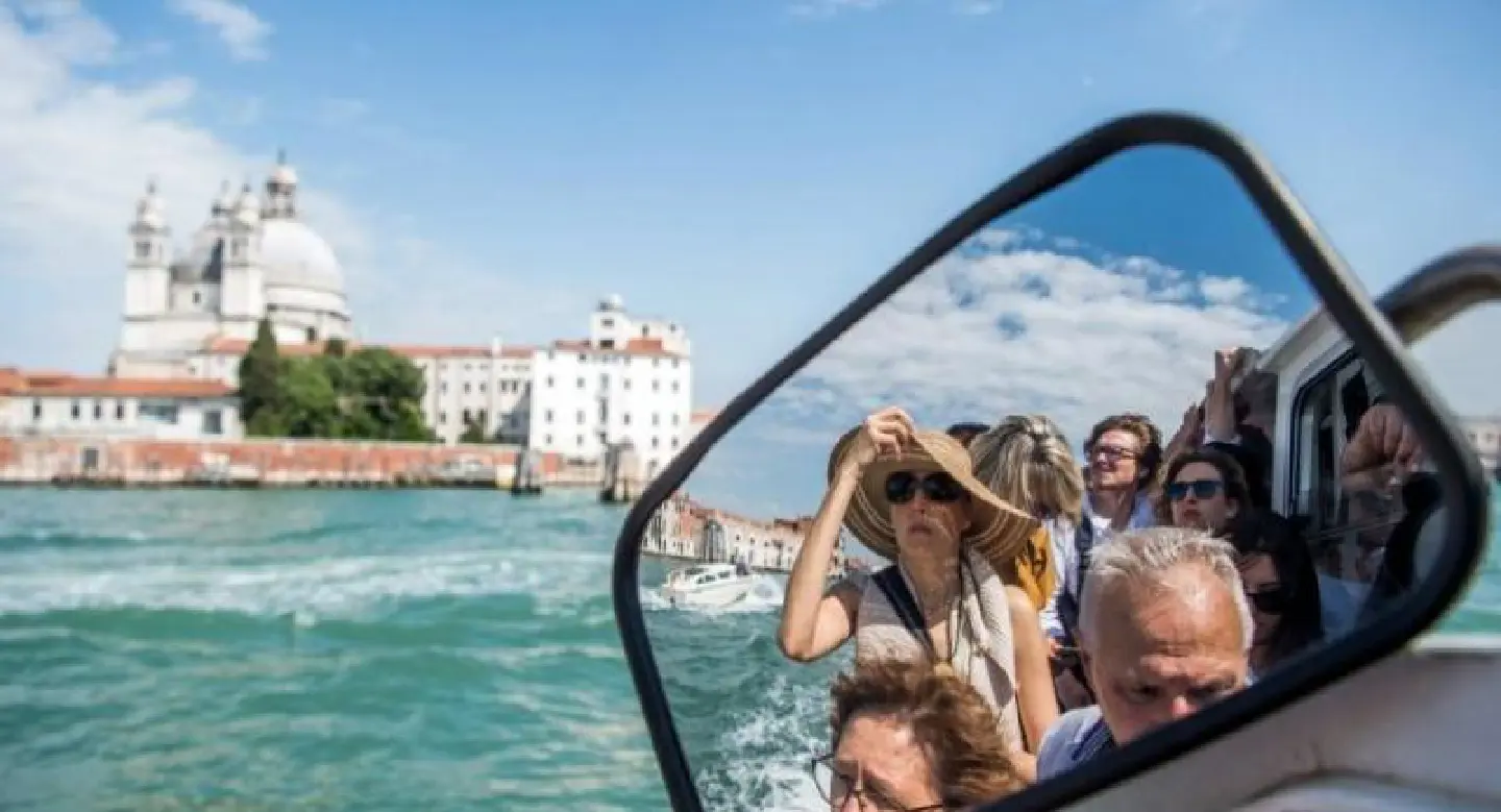 See Venice, but pay first