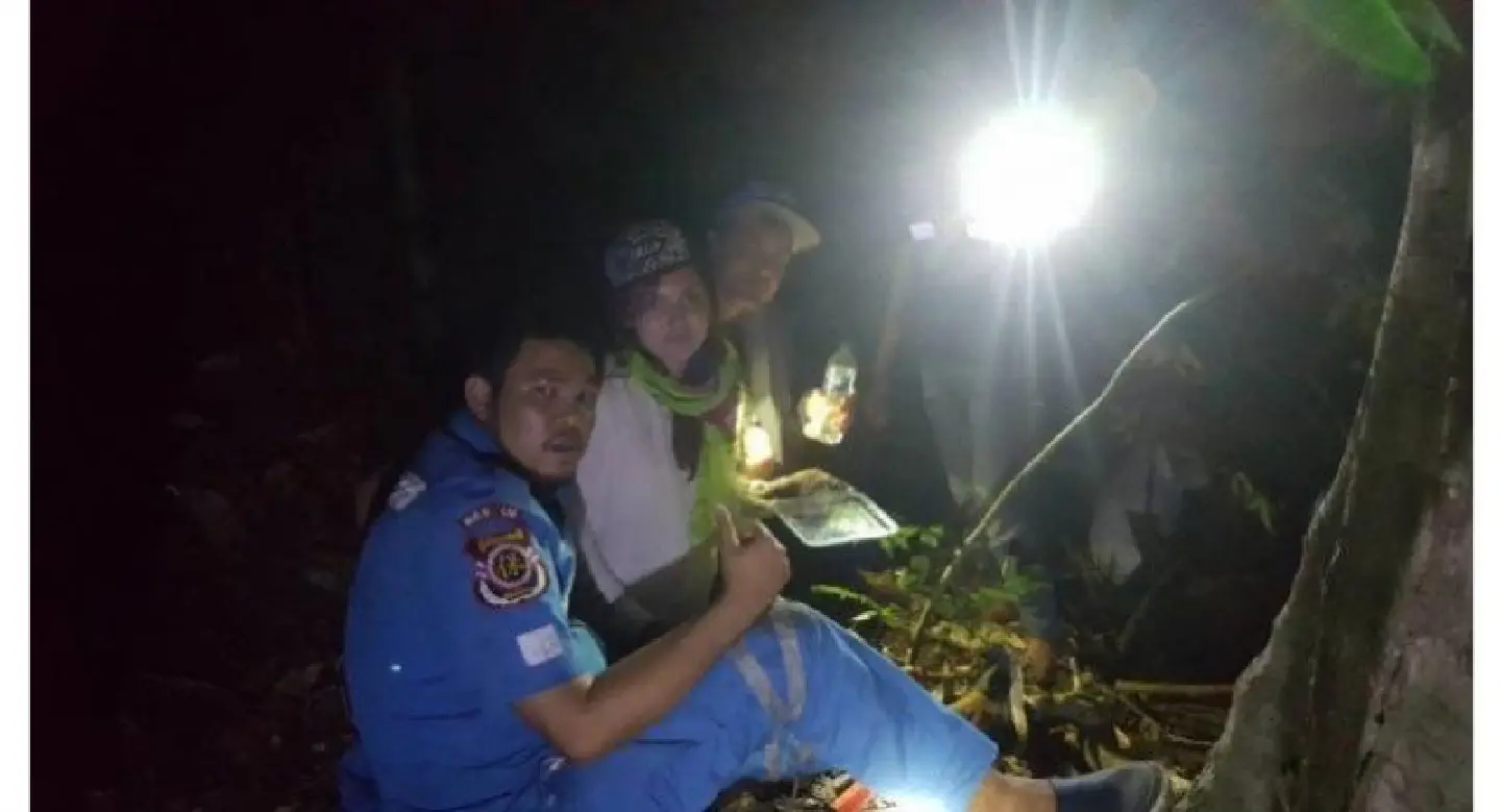 Ukrainian couple rescued from Krabi mountain Ukrainian couple rescued from Krabi mountain