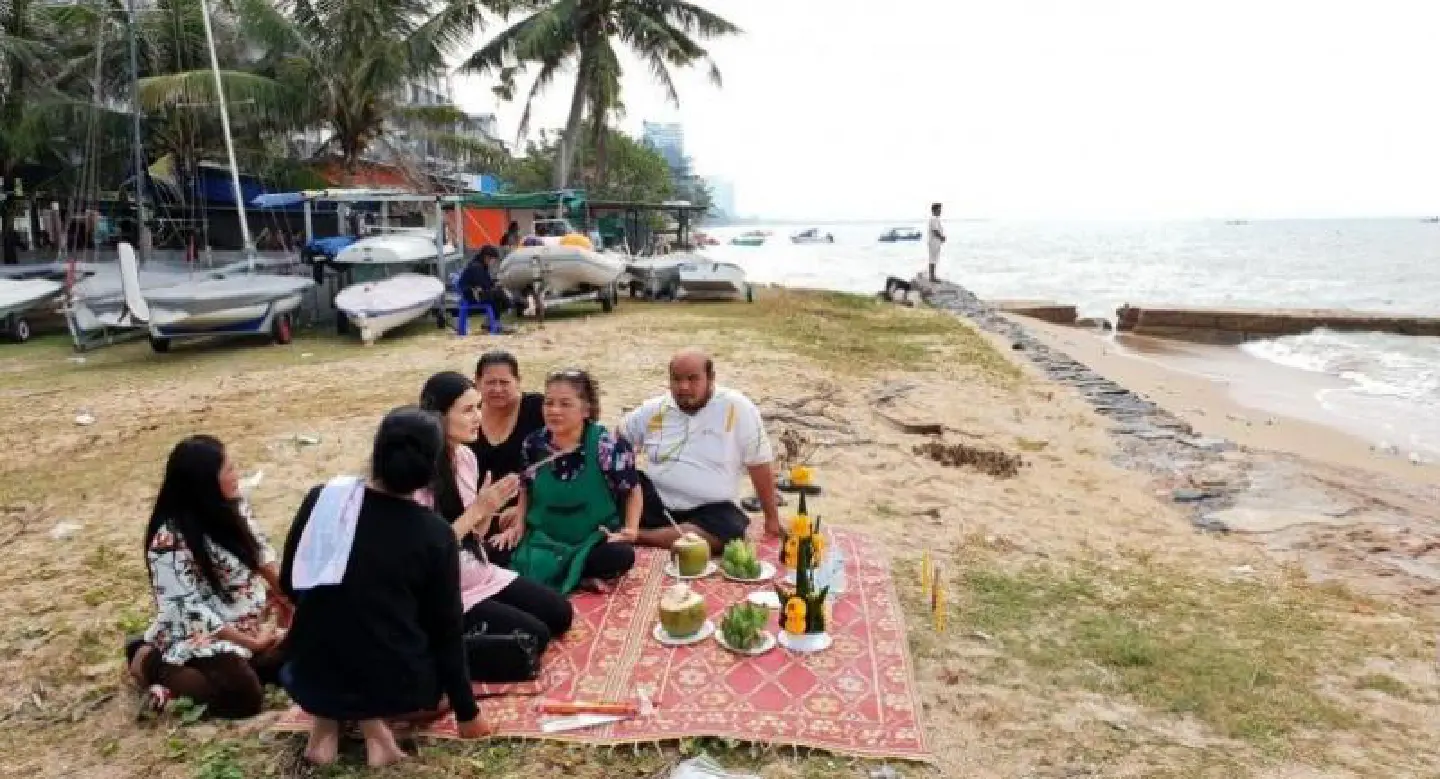 Body of missing fisherman found off Pattaya beach Body of missing fisherman found off Pattaya beach