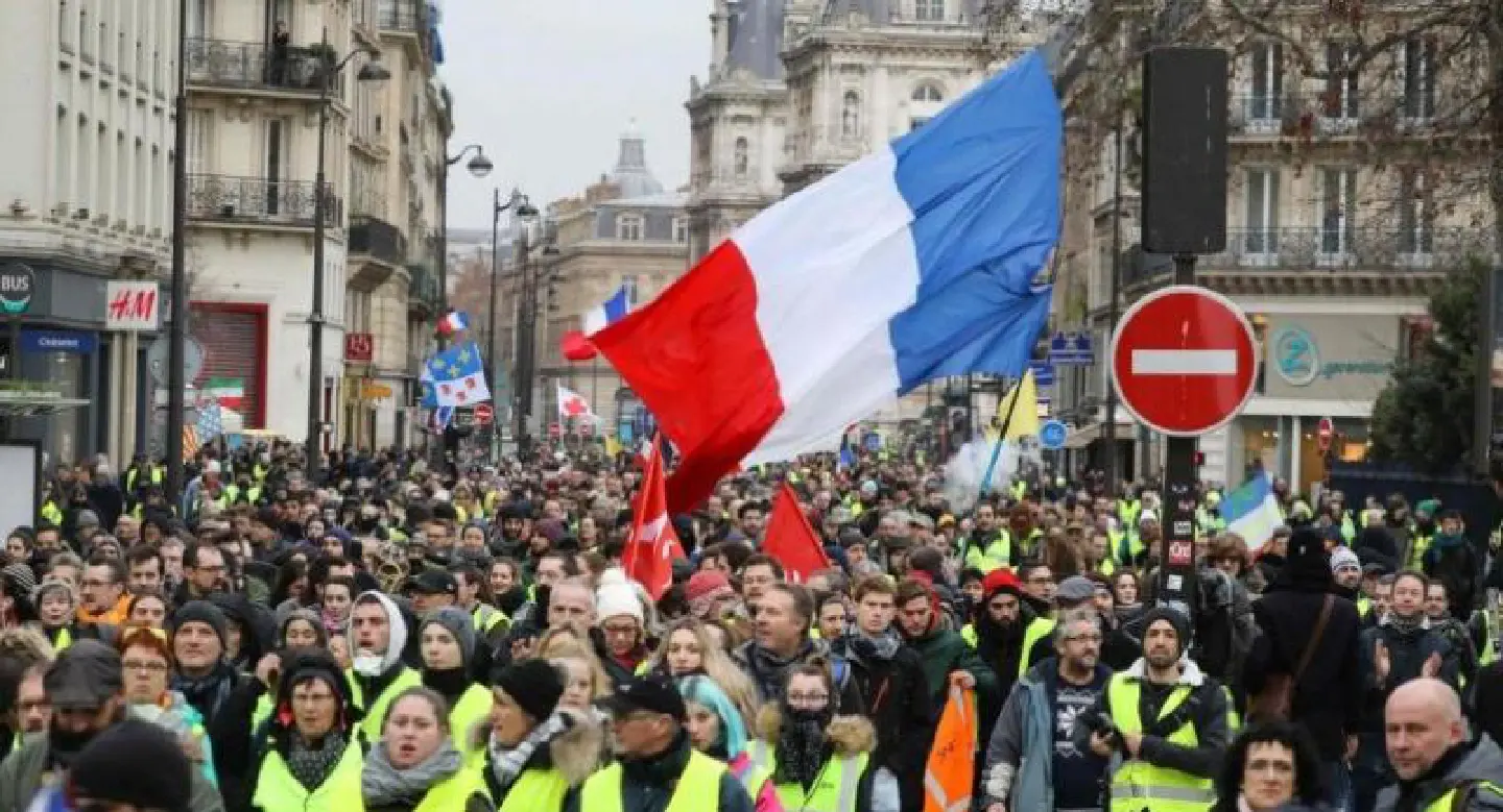 France's 'yellow vests' mobilise for fresh round of protests