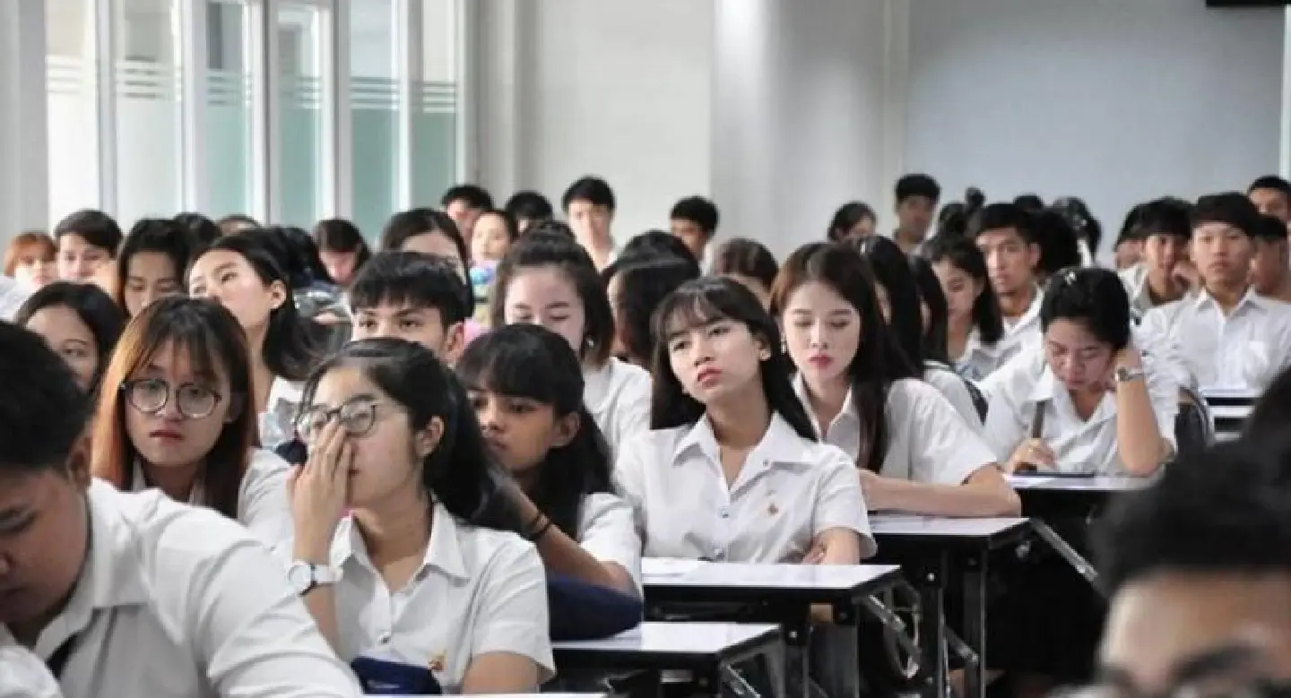 Teachers-to-be can graduate with poor English, panel decides