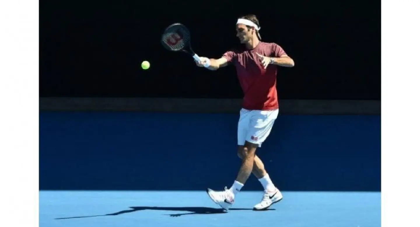 Federer opens Australian title defence as Murray hobbles into action Federer opens Australian title defence as Murray hobbles into action