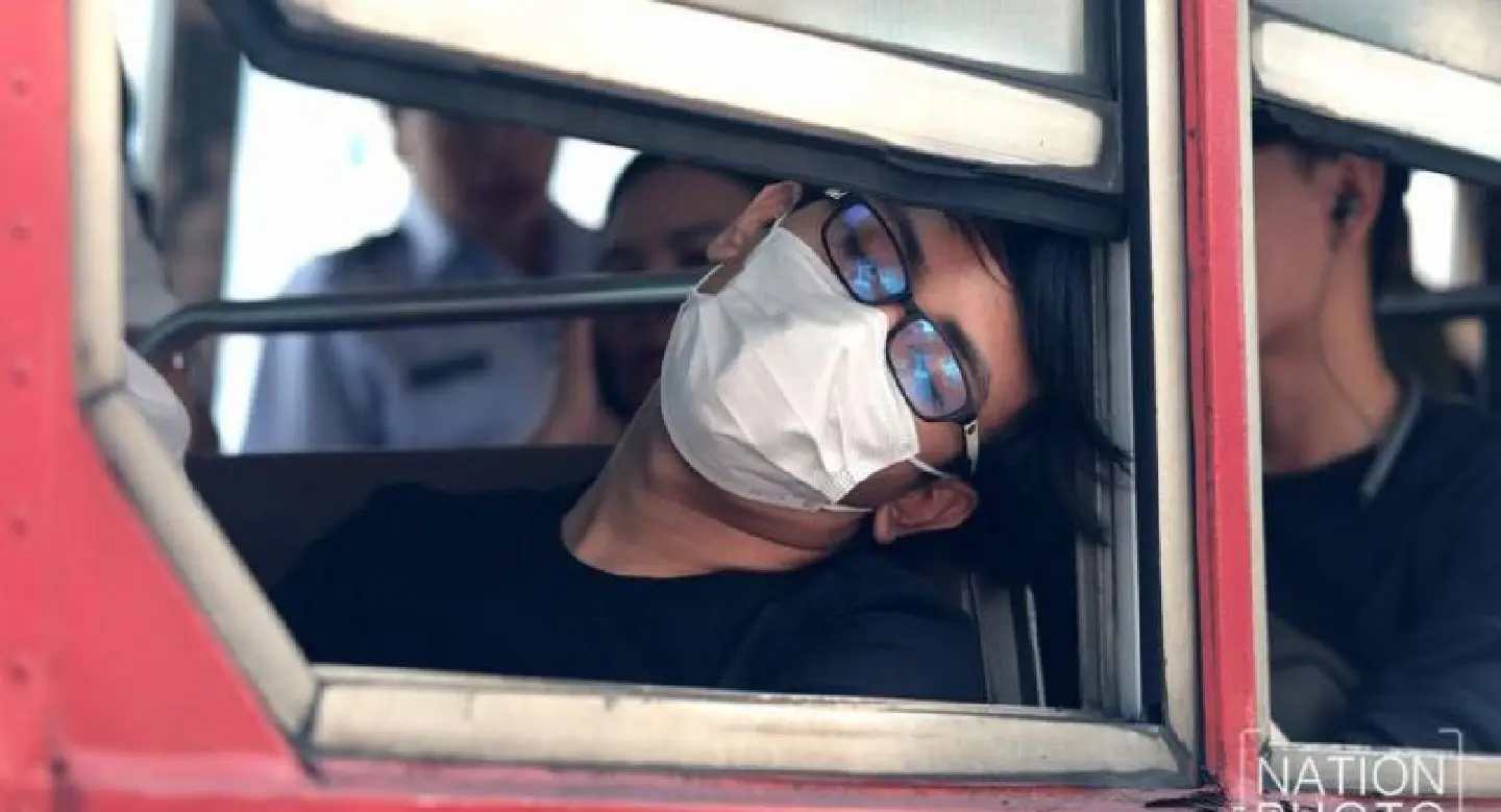 Bangkokians don face masks as smog situation worsens Bangkokians don face masks as smog situation worsens