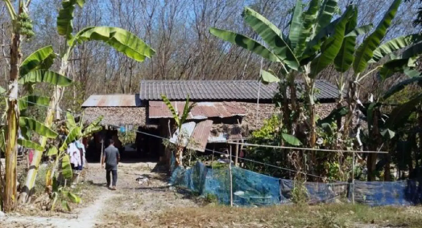 Grieving father found hanged in Bueng Kan Grieving father found hanged in Bueng Kan