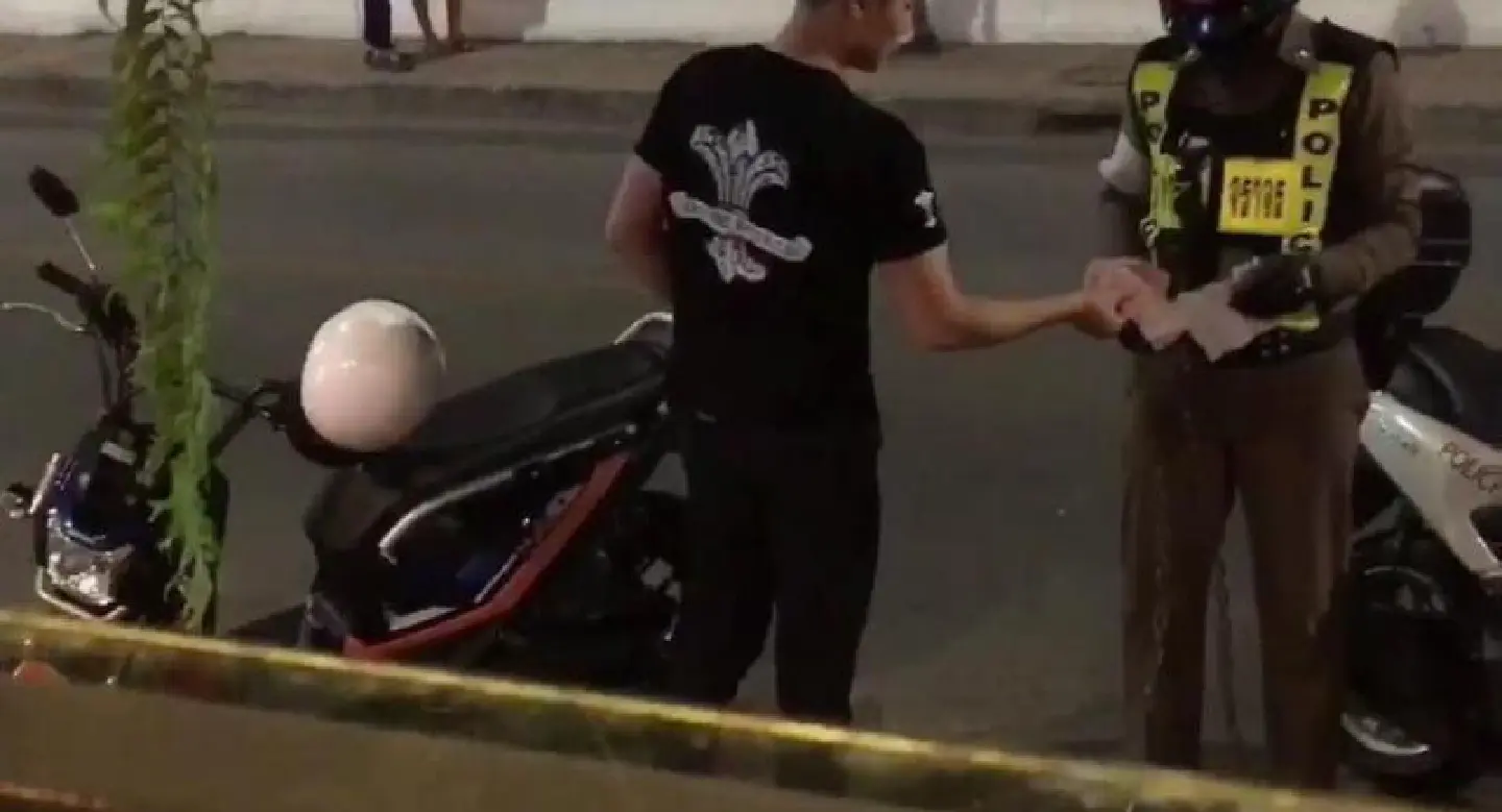 Facebook nabs Chiang Mai traffic cop ‘accepting bribe’