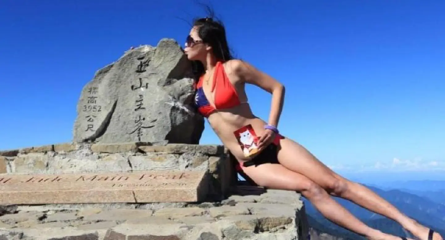Taiwan's 'Bikini Climber' social media star dies after ravine fall Taiwan's 'Bikini Climber' social media star dies after ravine fall