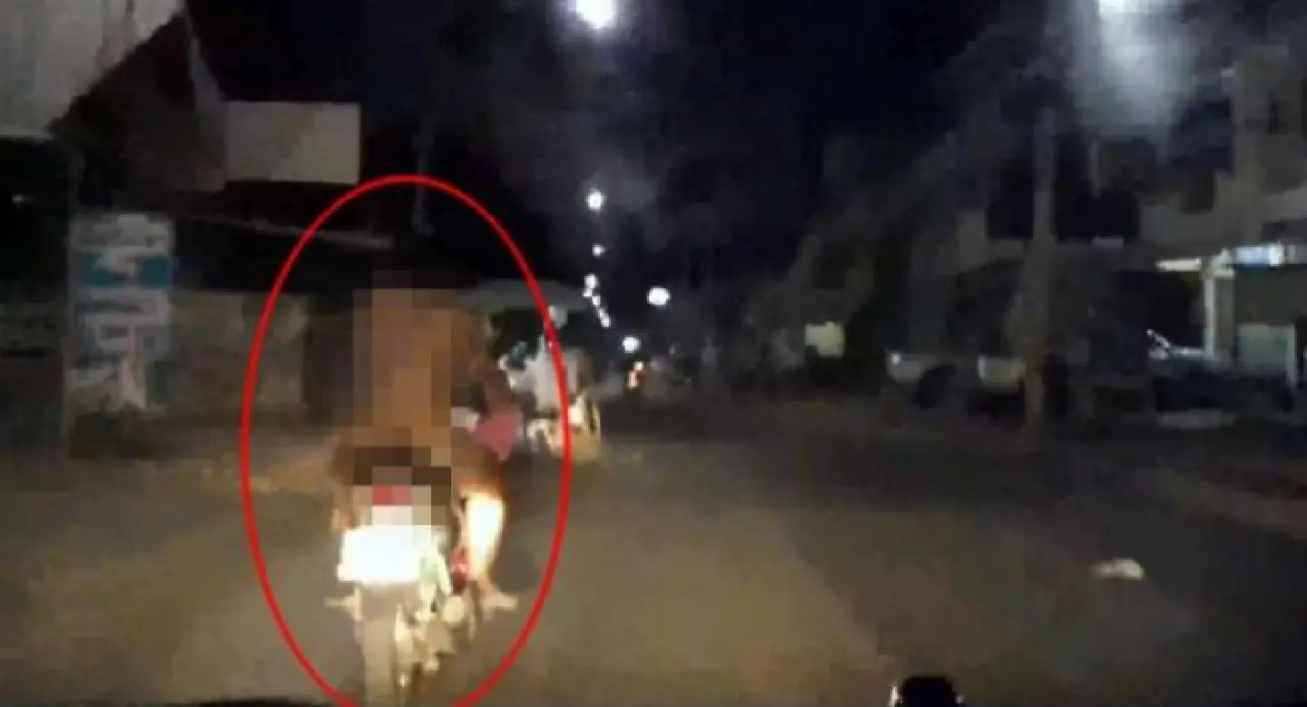 Chaiyaphum residents call on police to hunt down ‘naked rider’ Chaiyaphum residents call on police to hunt down ‘naked rider’