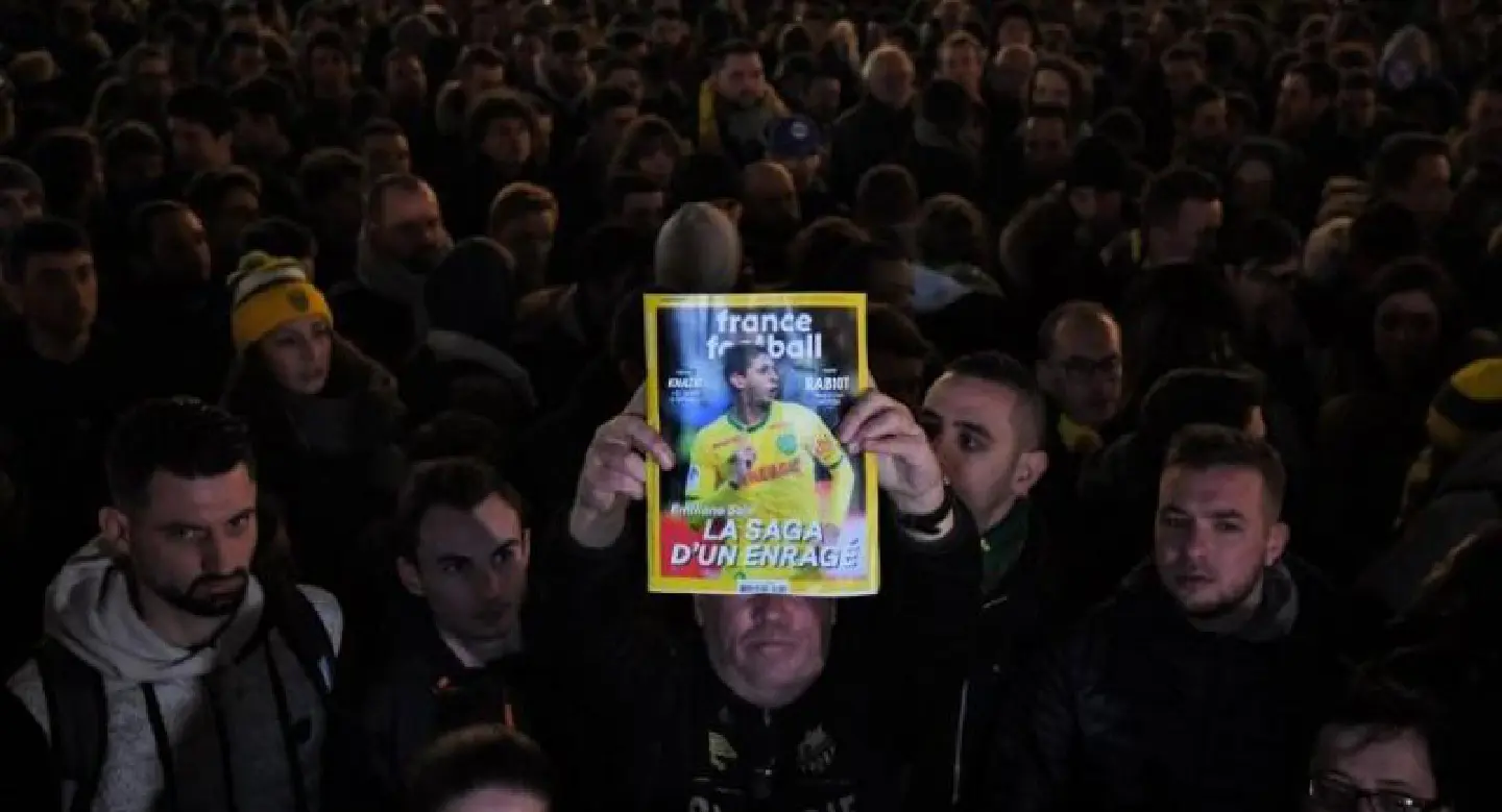 Latest : Search resumes for Cardiff striker Sala as final message emerges Latest : Search resumes for Cardiff striker Sala as final message emerges
