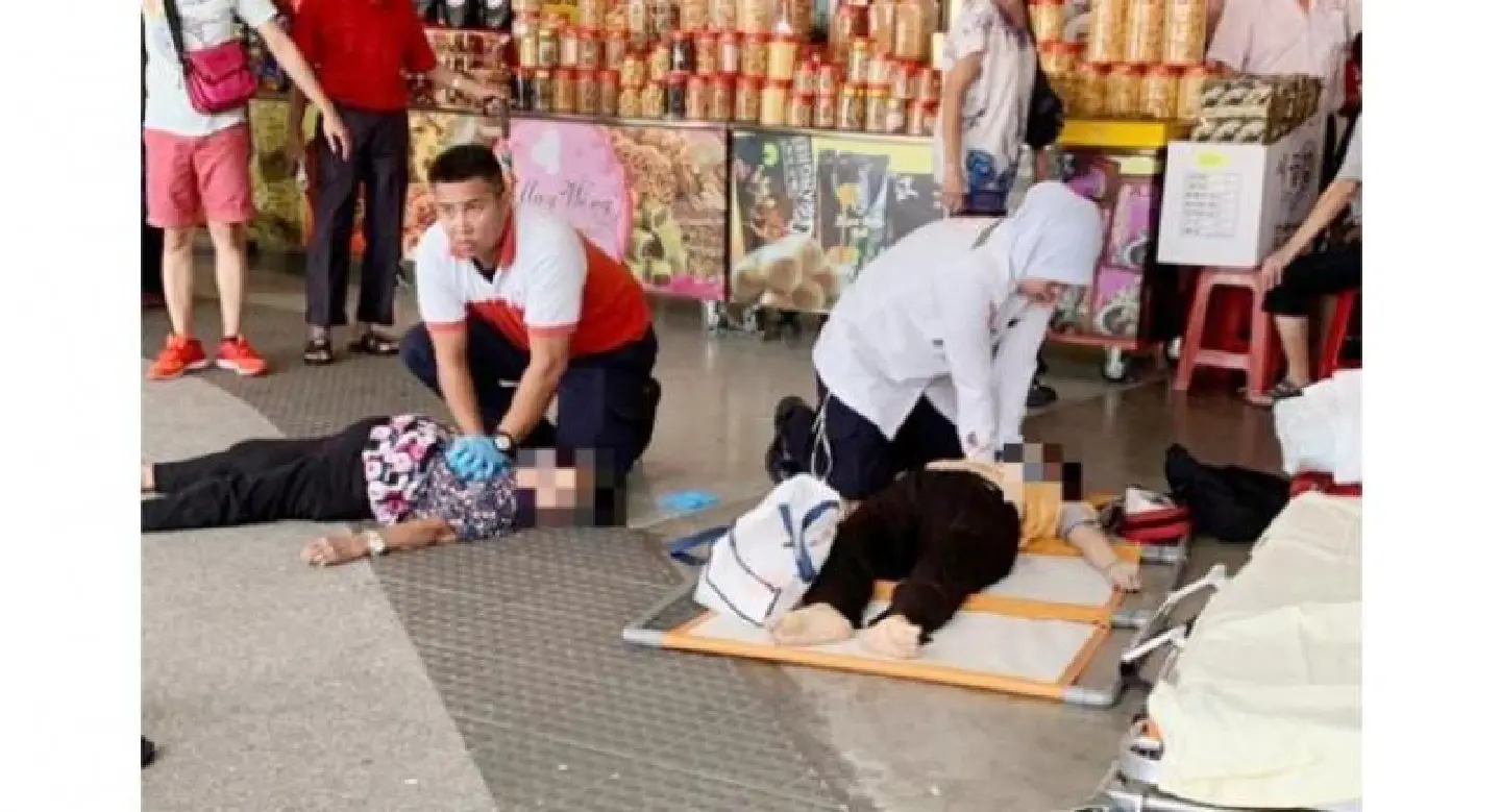 Urgent : Two elderly women killed as crowd rushes for free food coupons in Malaysia Urgent : Two elderly women killed as crowd rushes for free food coupons in Malaysia