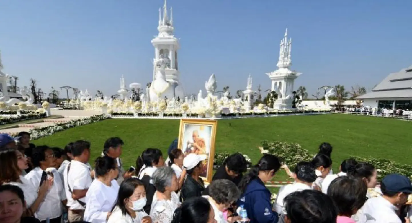 Huge crowd expected for cremation of monk
