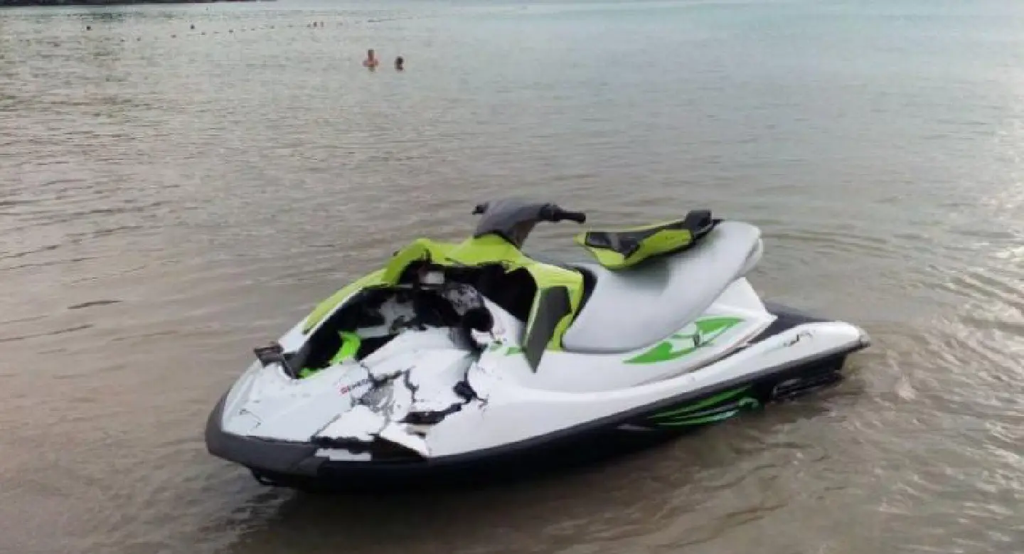 Four Russian tourists fined after Phuket jet-ski accident Four Russian tourists fined after Phuket jet-ski accident