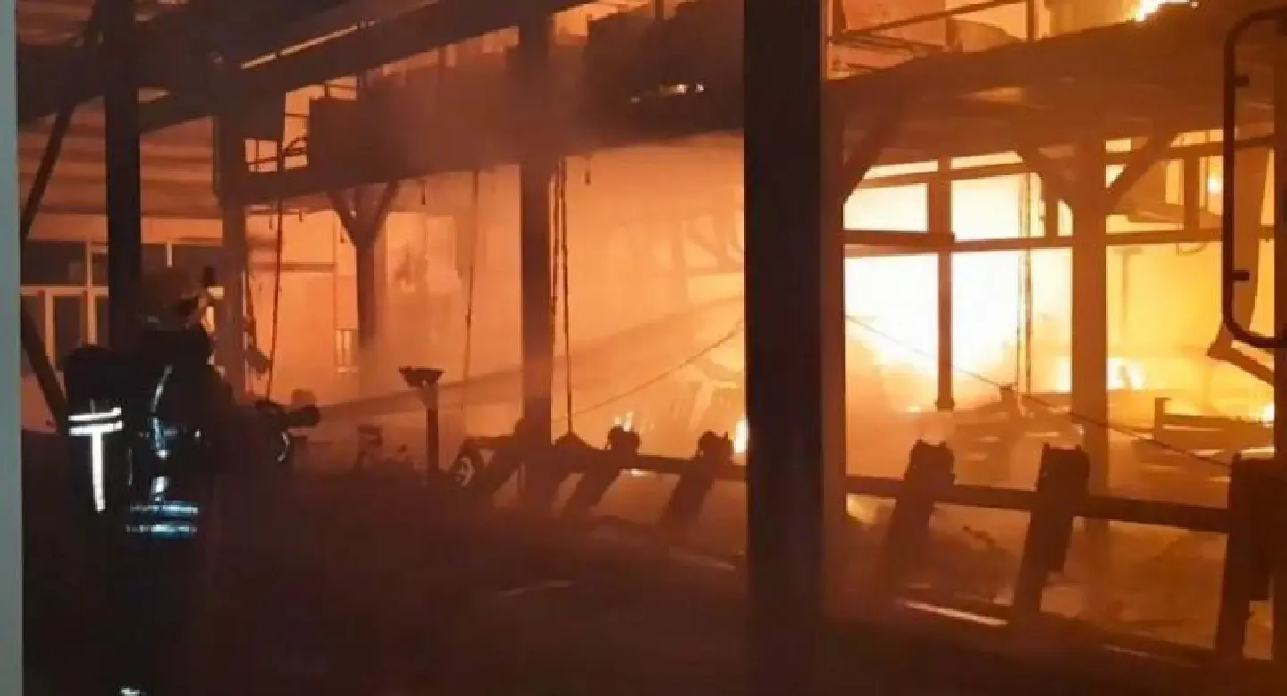 Blaze rips through tap factory in Samut Prakan