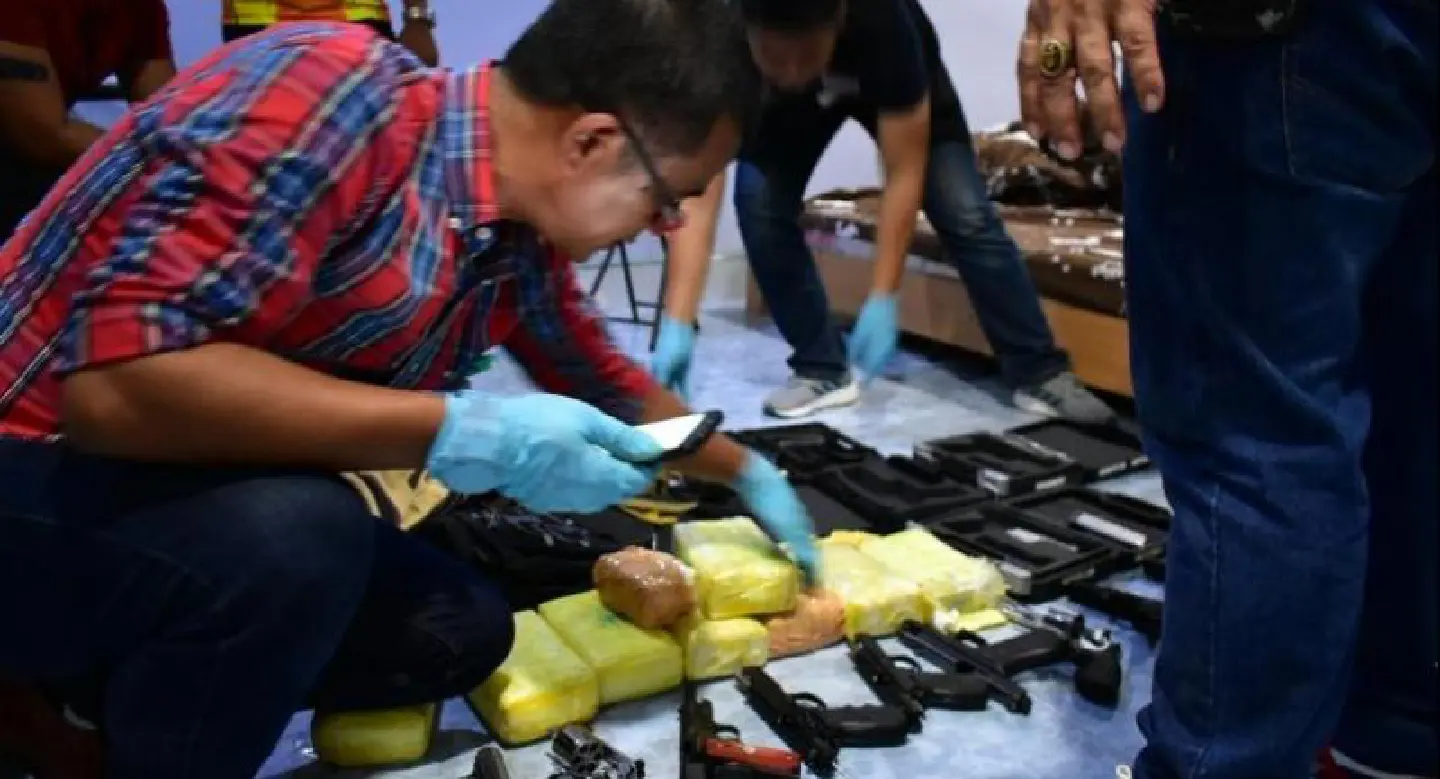 Phatthalung man arrested with 76,000 meth pills, six pistols