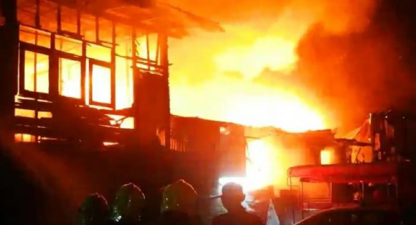 Six houses burned down in Bangkok community Six houses burned down in Bangkok community