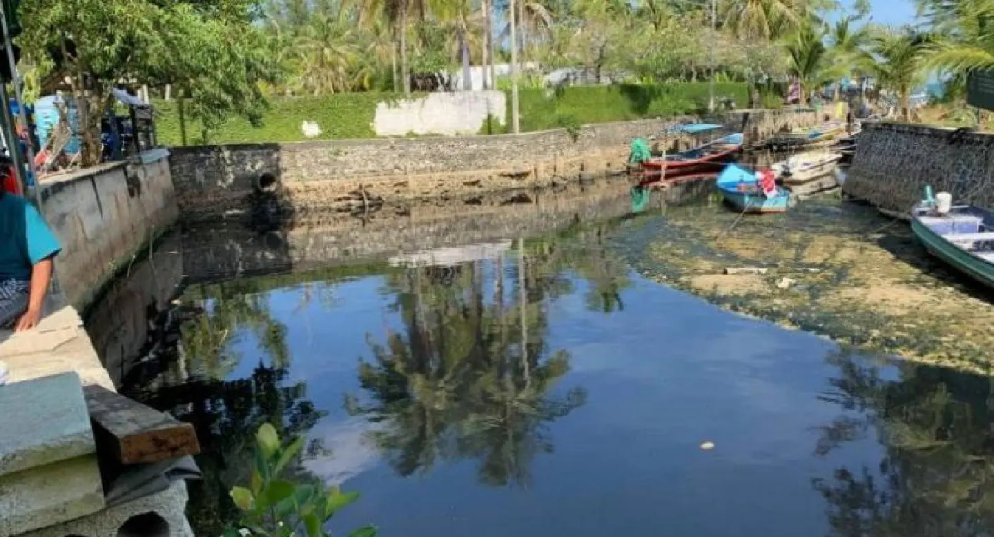 Residents plead for help to curb Bang Tao Canal wastewater Residents plead for help to curb Bang Tao Canal wastewater
