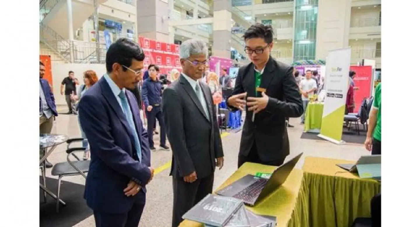 Singapore Airlines fully embraces the digital era with the opening of an innovation lab Singapore Airlines fully embraces the digital era with the opening of an innovation lab