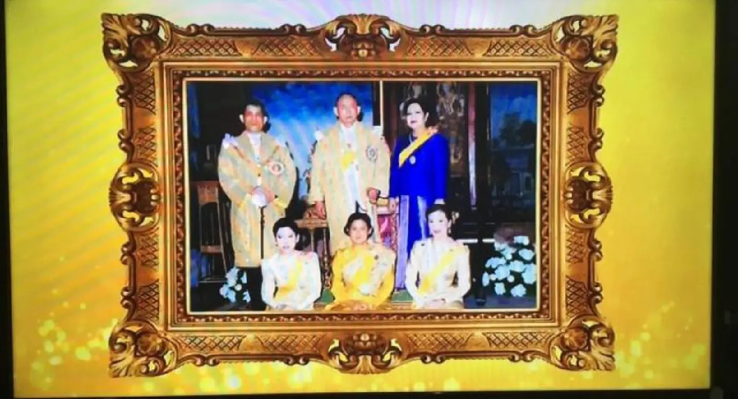 King bars Princess Ubolratana from entering politics