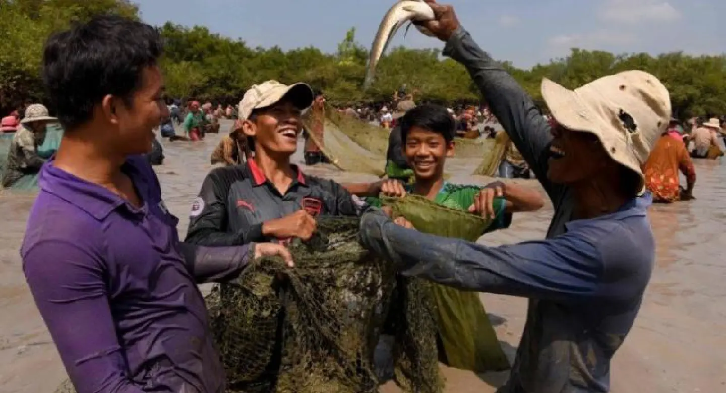No hooks, lines or sinkers: Cambodians go traditional in fishing ceremony