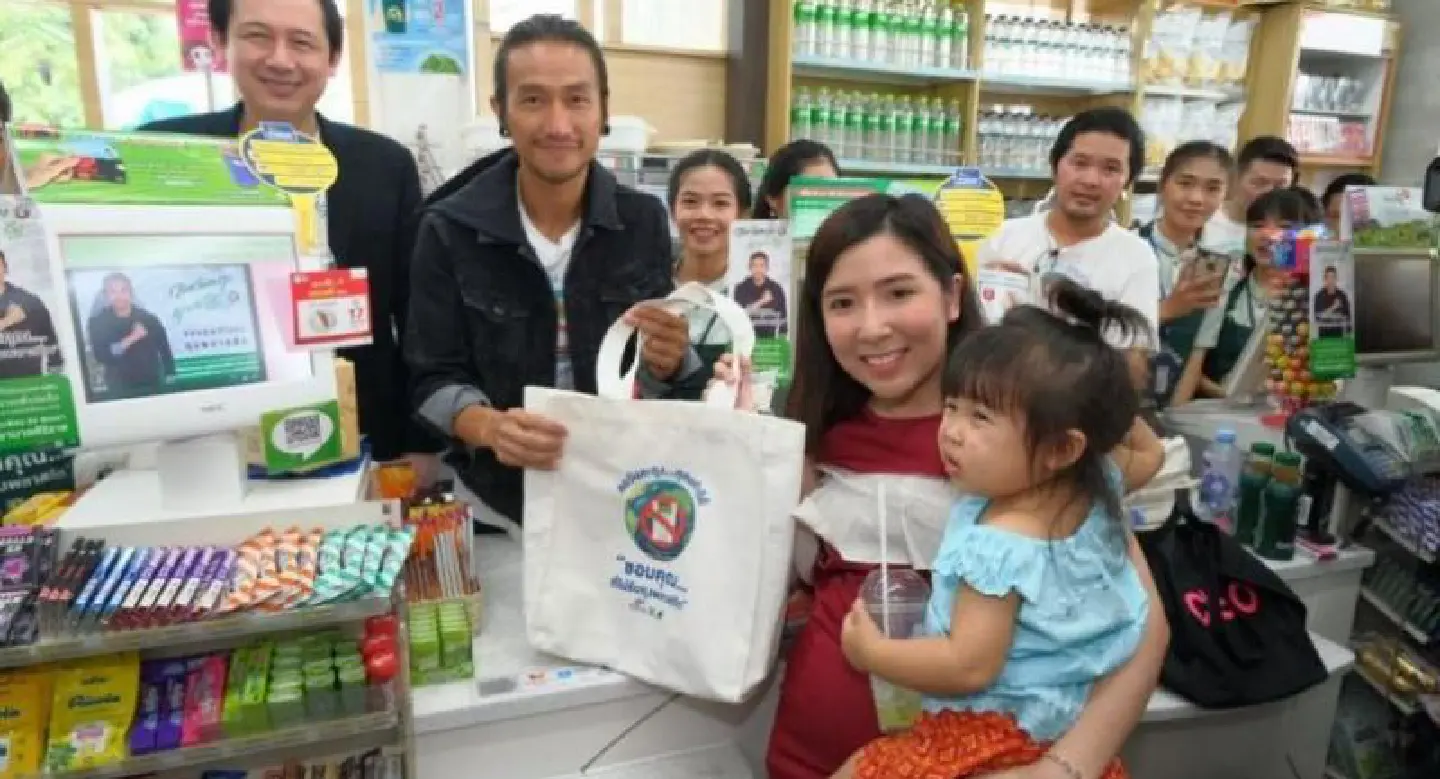 169 million plastic bags left unused at Thai 7-Elevens in just two months 169 million plastic bags left unused at Thai 7-Elevens in just two months