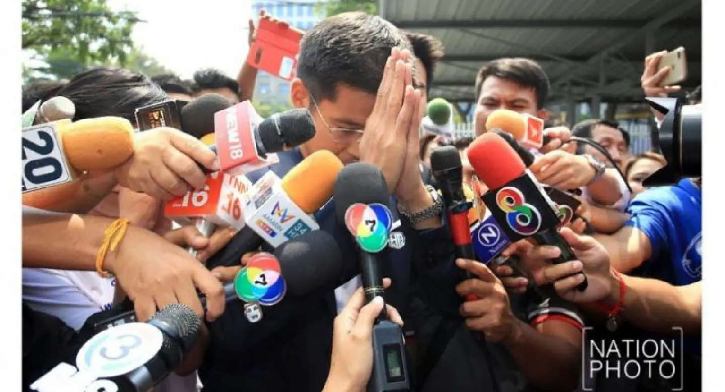 Shinawatra camp faces crisis Shinawatra camp faces crisis