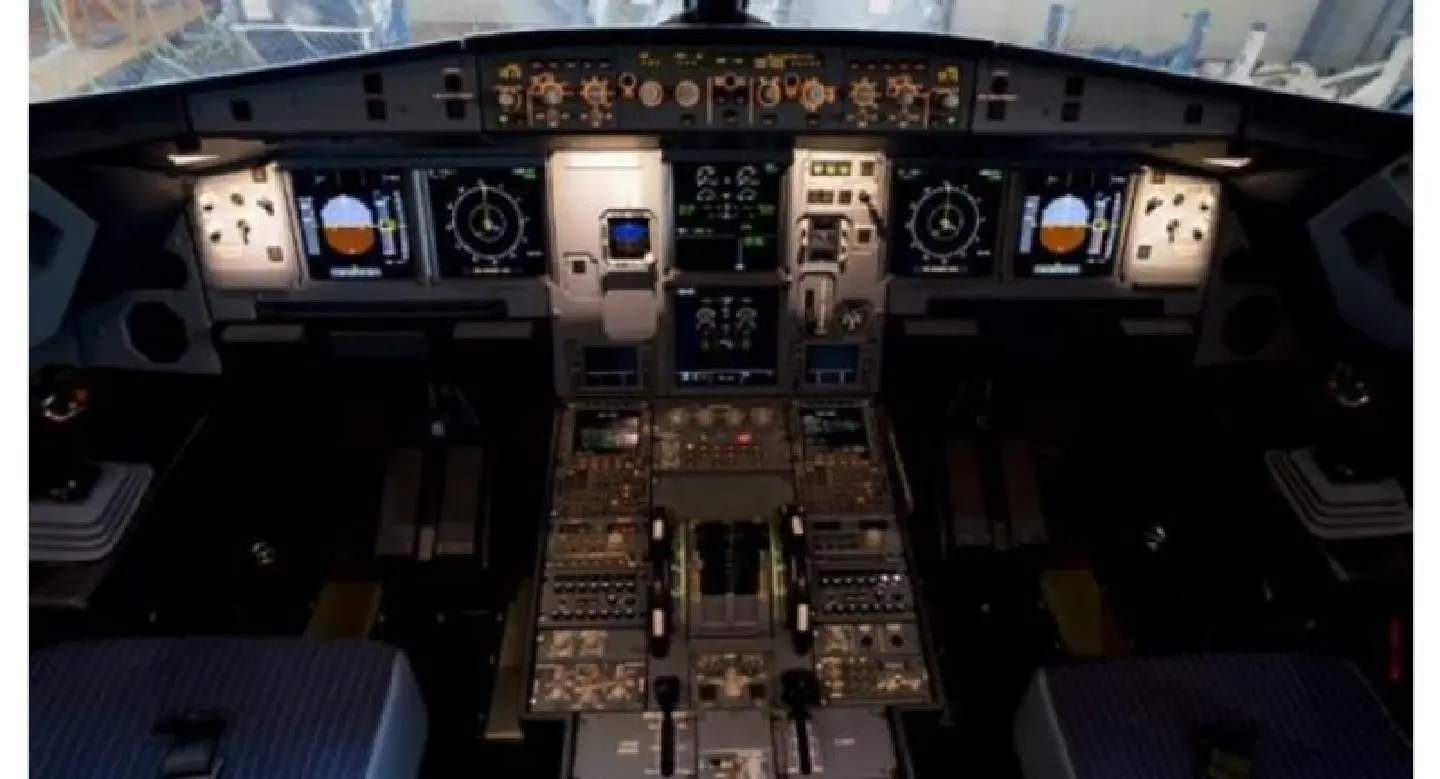 Pilot grounded for allowing flight attendant to sit in his seat