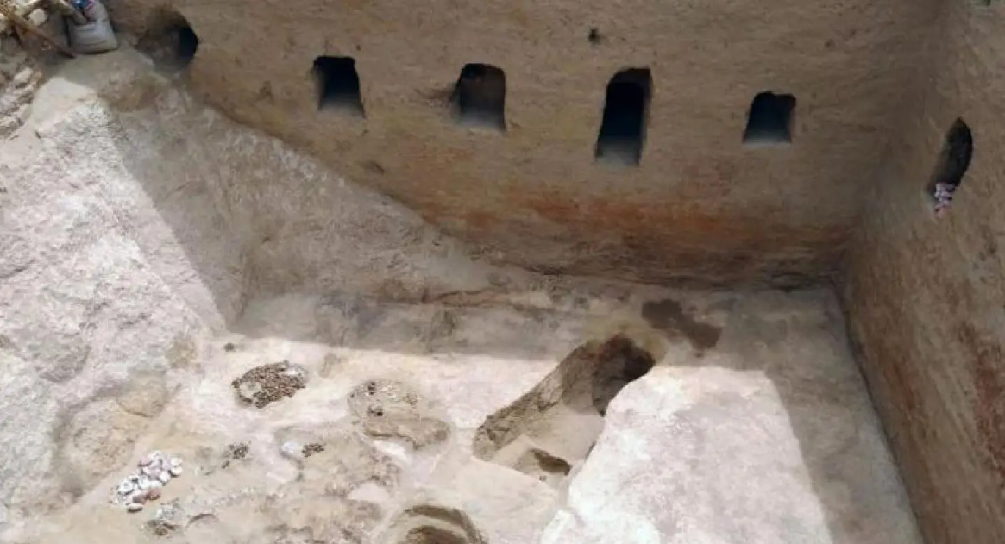 Archaeologists discover Incan tomb in Peru