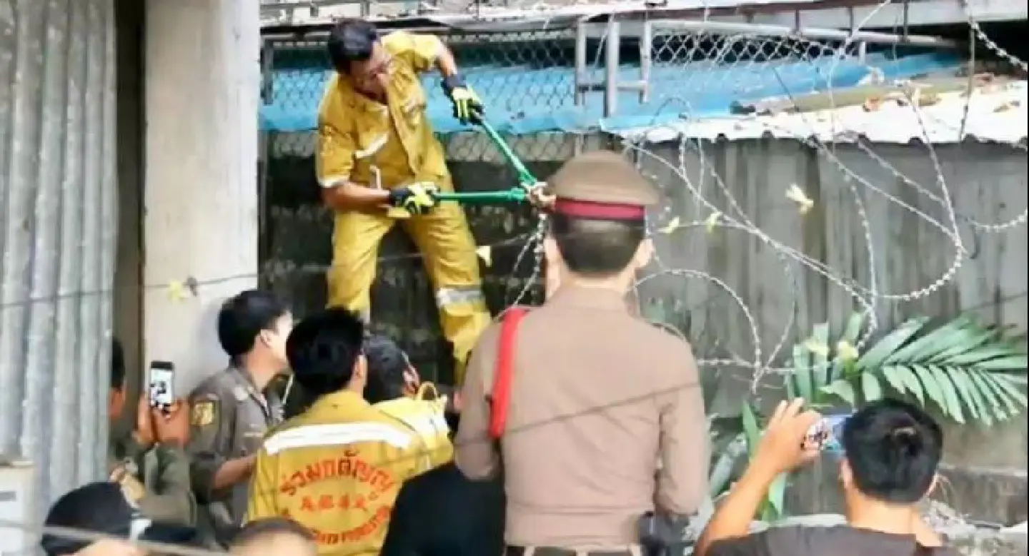 Portuguese tourist falls to death at Bangkok hotel Portuguese tourist falls to death at Bangkok hotel
