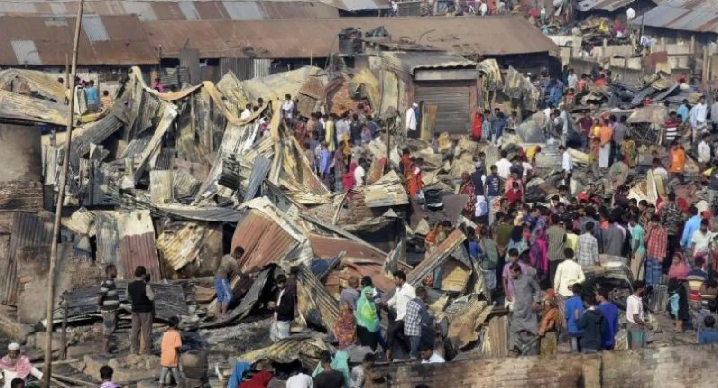 Fire sweeps through Bangladesh slum, killing nine
