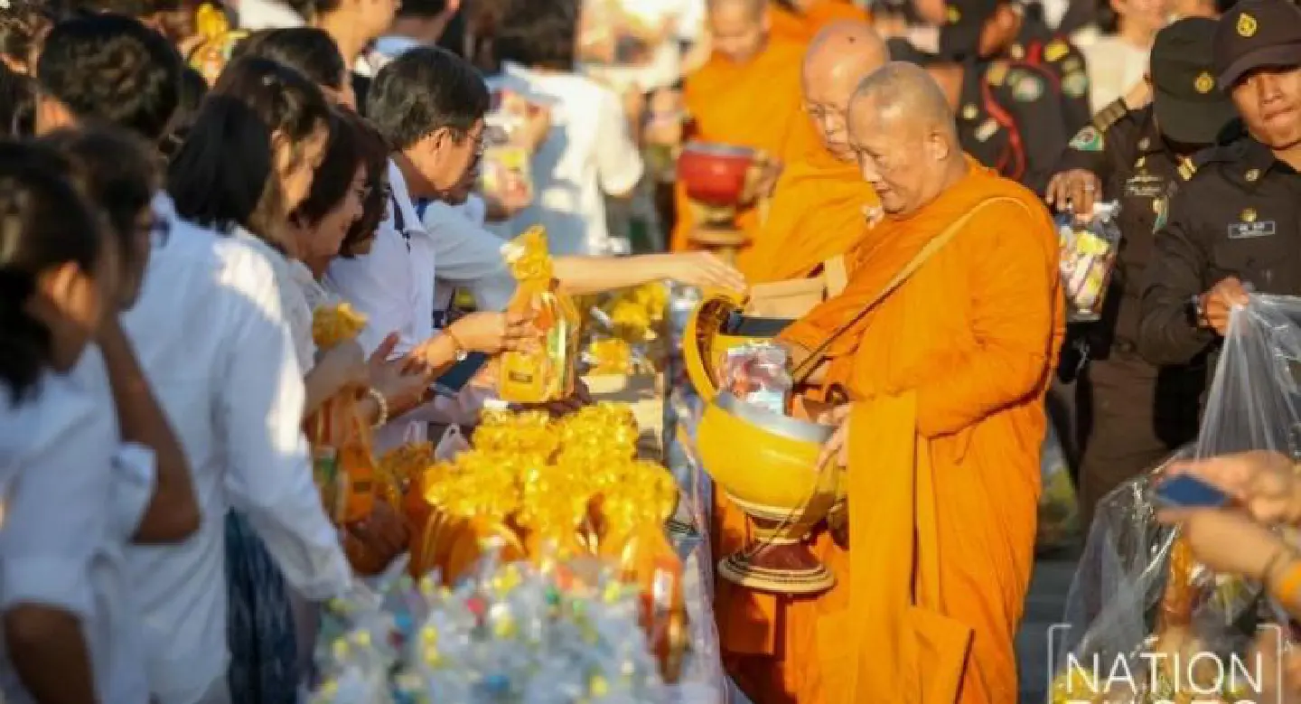 Makha Bucha Day celebrates doing good in front of Bangkok City Hall