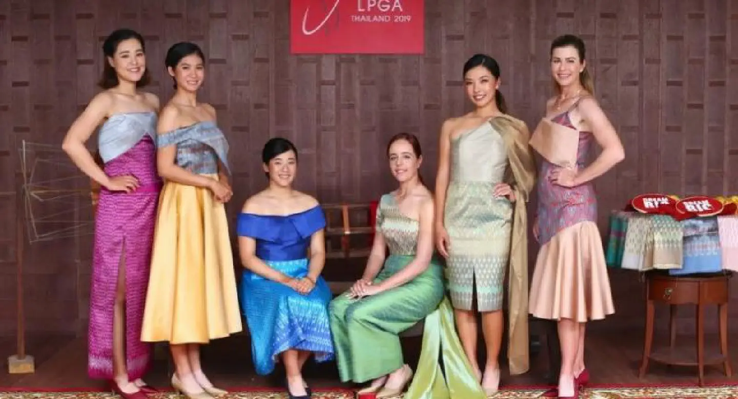 Thai teenagers aim for the stars Thai teenagers aim for the stars