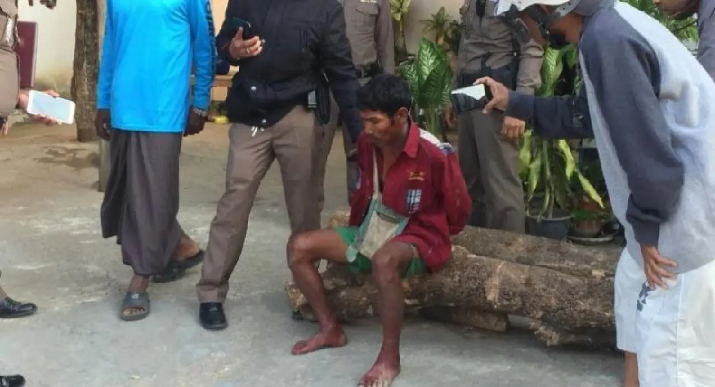 Tak horror as man walks into town with bloodied slain son in his arms Tak horror as man walks into town with bloodied slain son in his arms