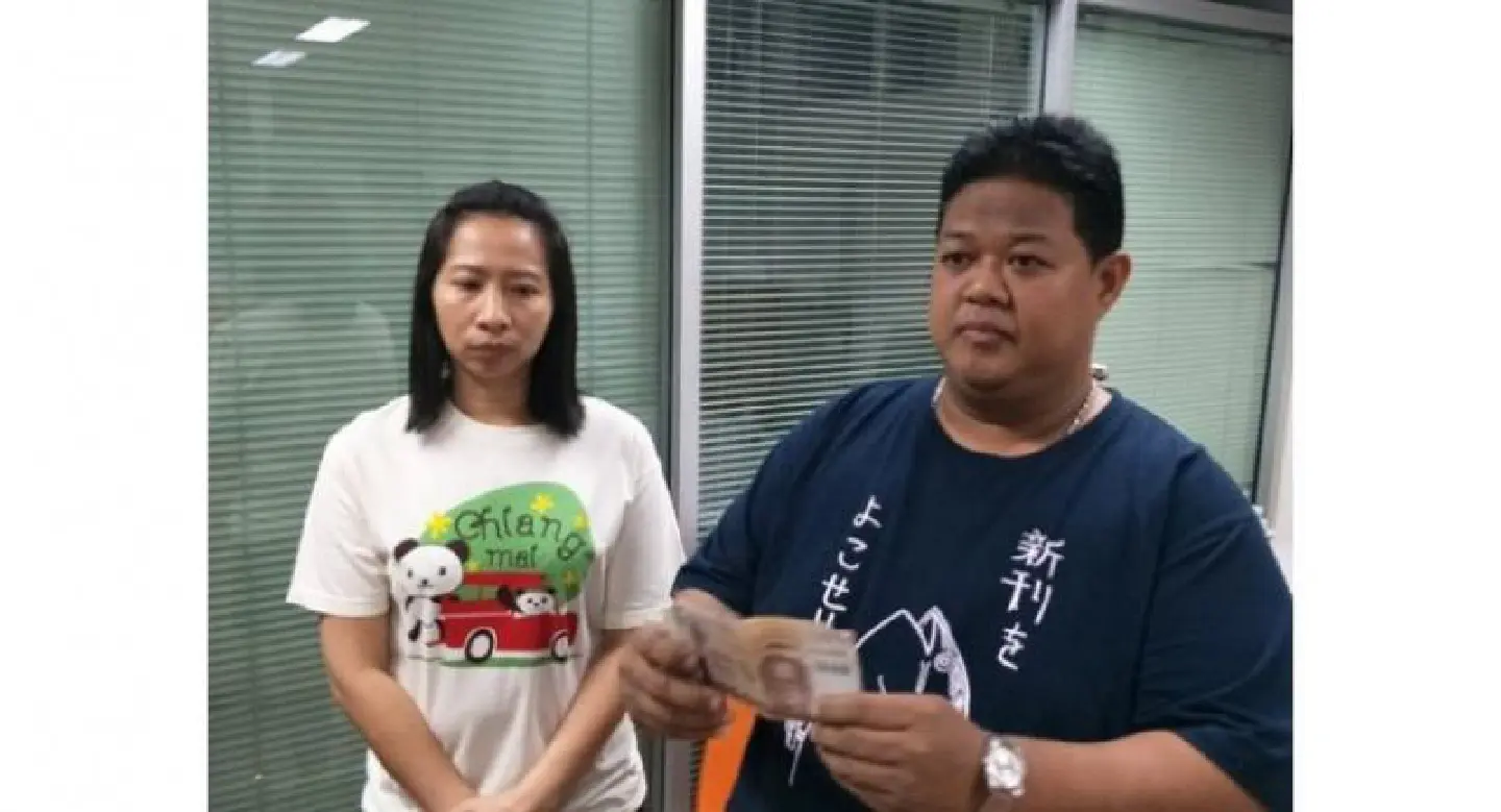 Bt10,000 cash returned to man who 'threw it away' Bt10,000 cash returned to man who 'threw it away'