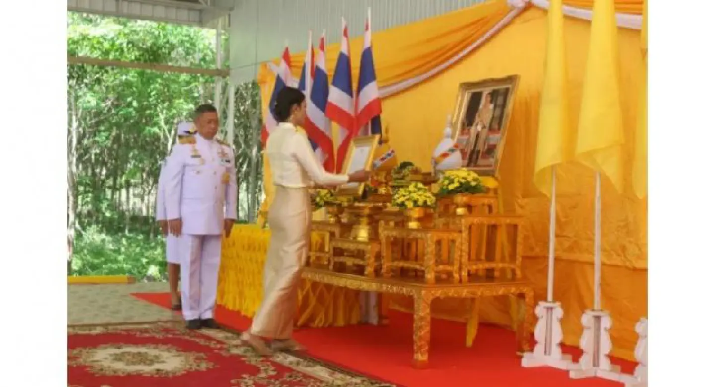 His Majesty commends Trang's 'Temple Dog Angel'